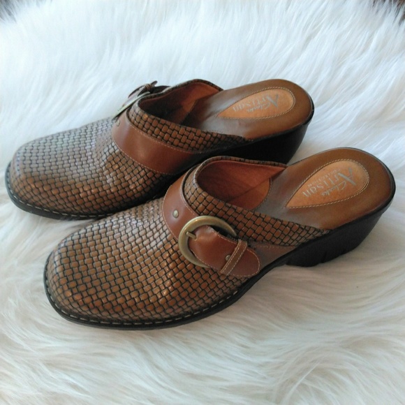 Clarks Shoes - Clarks Artisan Leather Basket Weave Clogs 8.5M